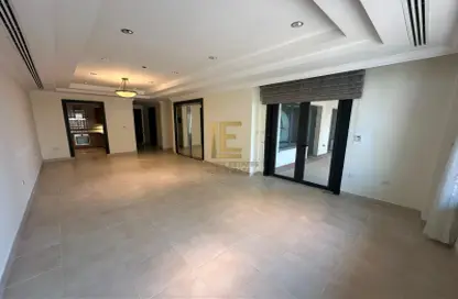 Apartment - 2 Bedrooms - 3 Bathrooms for rent in Tower 6 - Porto Arabia - The Pearl Island - Doha