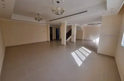 مجمع سكني - 5 غرف نوم - 4 حمامات للايجار في اوبت - تي سي اتش ا - الغرافة - الغرافة - الدوحة