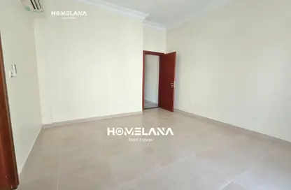 Apartment - 1 Bedroom - 2 Bathrooms for rent in Umm Ghwailina Comm - Umm Ghuwalina - Umm Ghuwailina - Doha