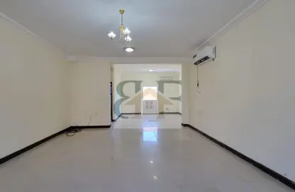 فيلا - 3 غرف نوم - 3 حمامات للايجار في شارع المطار القديم - طريق المطار القديم - الدوحة