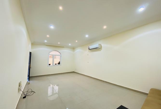 990943 - Property Image 2