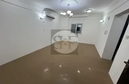 Apartment - 1 Bedroom - 1 Bathroom for rent in Umm Ghwailina Comm - Umm Ghuwalina - Umm Ghuwailina - Doha
