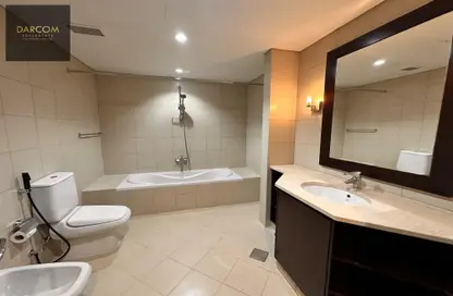 Apartment - 1 Bedroom - 2 Bathrooms for rent in Tower 24 - The Pearl Island - Doha