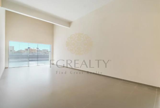 943743 - Property Image 2