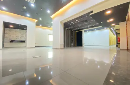 معرض - استوديو - 4 حمامات للايجار في بيت التمويل القطري - الطريق الدائري الثالث - السد - الدوحة