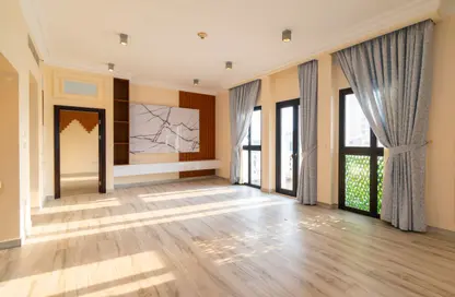 Apartment - 2 Bedrooms - 3 Bathrooms for rent in Mercato - Qanat Quartier - The Pearl Island - Doha