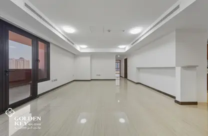 Apartment - 2 Bedrooms - 3 Bathrooms for rent in West Porto Drive - Porto Arabia - The Pearl Island - Doha