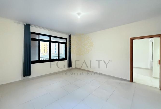 989805 - Property Image 2