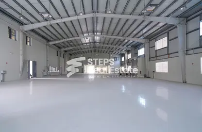 Warehouse - Studio - 4 Bathrooms for rent in Industrial Area 4 - Industrial Area - Industrial Area - Doha