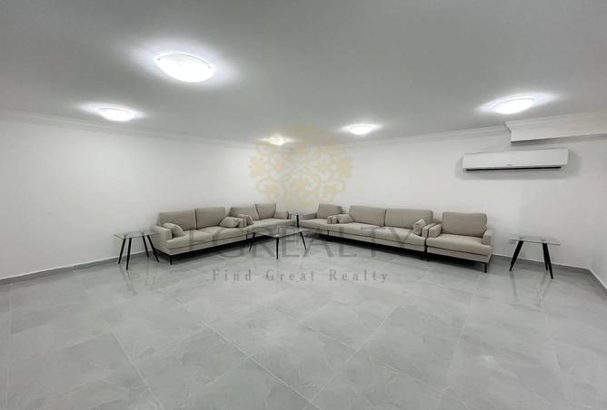 989264 - Property Image 2