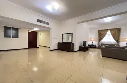 شقة - 3 غرف نوم - 4 حمامات للايجار في بناية عبدالله بن سلطان آل ثاني - الطريق الدائري الثالث - السد - الدوحة