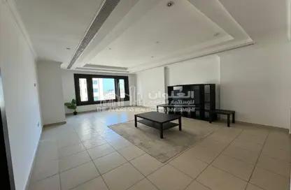 Living Room image for: Apartment - 1 Bedroom - 2 Bathrooms for rent in La Croisette - Porto Arabia - The Pearl Island - Doha, Image 1