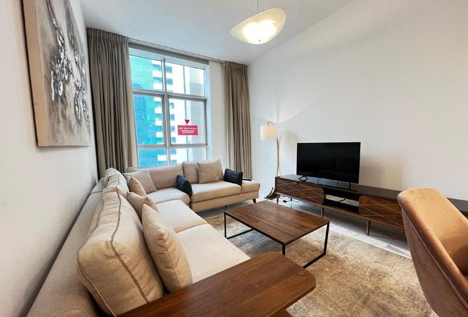 988211 - Property Image 2