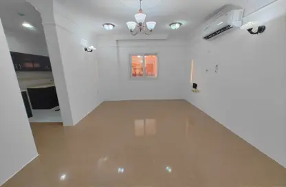 Apartment - 1 Bedroom - 1 Bathroom for rent in Umm Ghwailina Comm - Umm Ghuwalina - Umm Ghuwailina - Doha