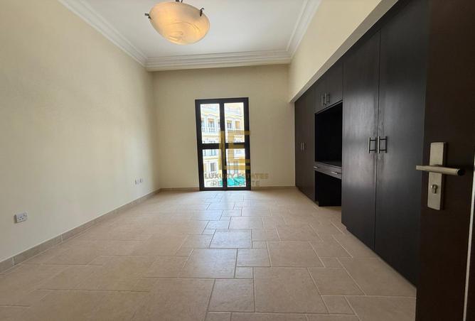 893429 - Property Image 2