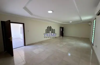 فيلا - 4 غرف نوم - 5 حمامات للايجار في فلل عين خالد - عين خالد - الدوحة