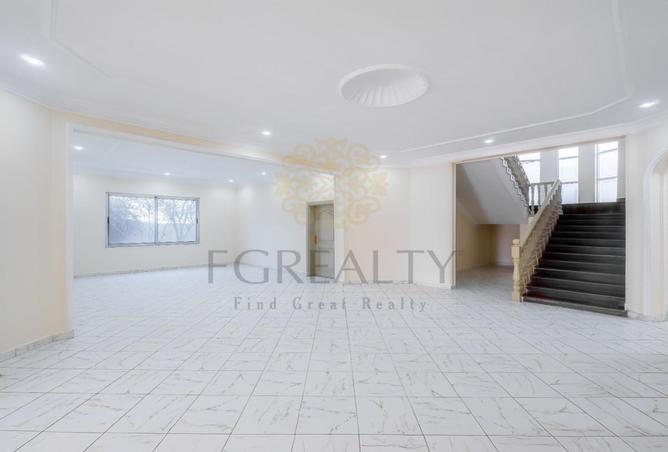 988891 - Property Image 2