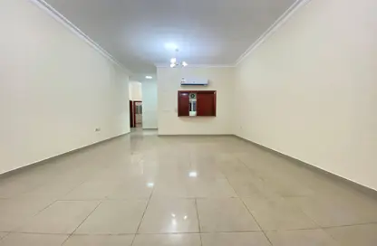 Apartment - 2 Bedrooms - 2 Bathrooms for rent in Ramada Commercial Building - Al Rawabi Street - Al Muntazah - Doha