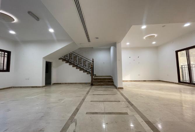 Compound - 4 Bedrooms - 4 Bathrooms for rent in Mamoura 18 - Al Maamoura - Doha