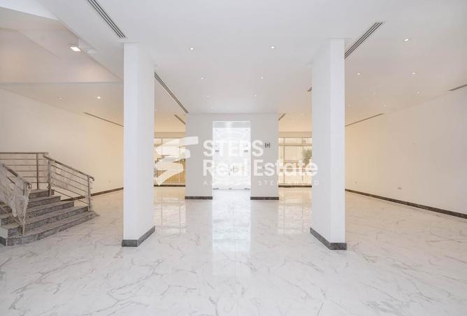 956594 - Property Image 2