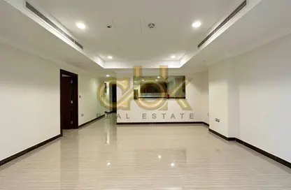 Apartment - 1 Bedroom - 2 Bathrooms for rent in East Porto Drive - Porto Arabia - The Pearl Island - Doha Apartment - 1 Bedroom - 2 Bathrooms for rent in East Porto Drive - Porto Arabia - The Pearl Island - Doha