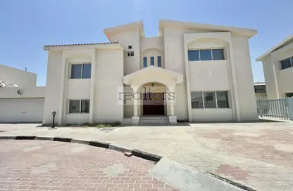 Villa - 4 Bedrooms - 4 Bathrooms for rent in Al Luqta - Al Luqta - Doha