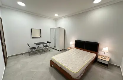 Apartment - Studio - 1 Bathroom for rent in Umm Qarn - Al Daayen