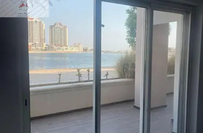 Apartment - 2 Bedrooms - 2 Bathrooms for rent in Viva West - Viva Bahriyah - The Pearl Island - Doha