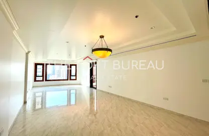 Apartment - 2 Bedrooms - 3 Bathrooms for rent in West Porto Drive - Porto Arabia - The Pearl Island - Doha