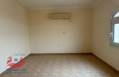 شقة - غرفة نوم - 1 حمام للايجار في جنوب مويثر - منطقة مويثر - الدوحة