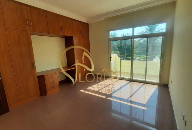 954448 - Property Image 3
