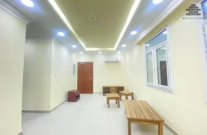 Apartment - 2 Bedrooms - 2 Bathrooms for rent in Umm Ghwailina Comm - Umm Ghuwalina - Umm Ghuwailina - Doha