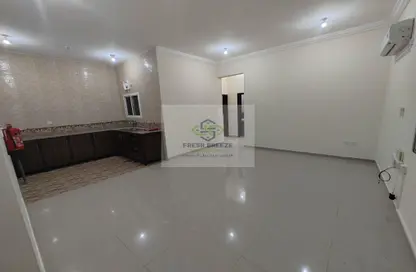 Apartment - 2 Bedrooms - 2 Bathrooms for rent in Al Wakrah - Al Wakra