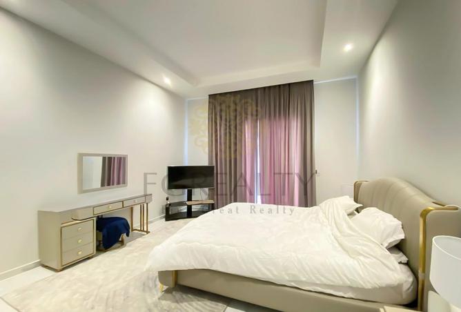 989789 - Property Image 2