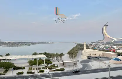 Apartment - 2 Bedrooms - 4 Bathrooms for rent in Marina Tower 12 - Marina District - Lusail