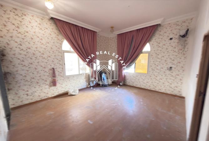 992559 - Property Image 2