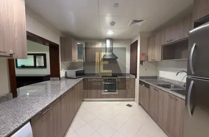 Apartment - 1 Bedroom - 2 Bathrooms for rent in West Porto Drive - Porto Arabia - The Pearl Island - Doha