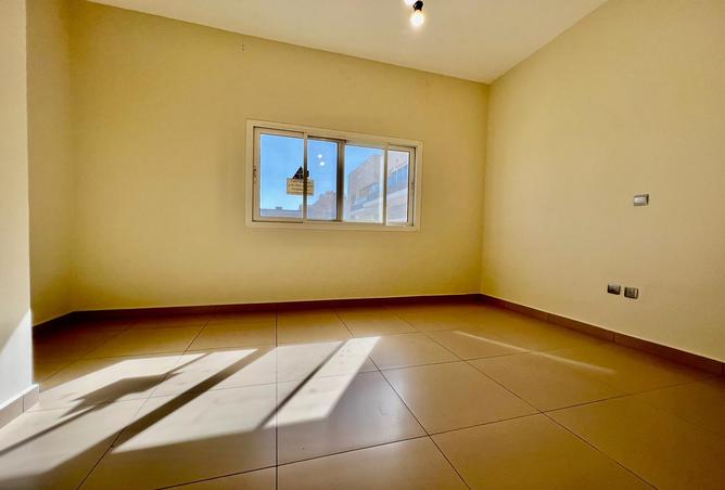 933752 - Property Image 2