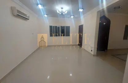 Compound - 4 Bedrooms - 4 Bathrooms for rent in Street 871 - Al Duhail South - Al Duhail - Doha