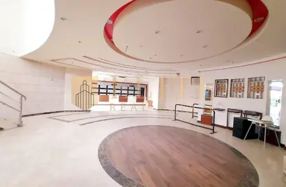 Show Room - Studio - 1 Bathroom for rent in Al Sadd Road - Al Sadd - Doha