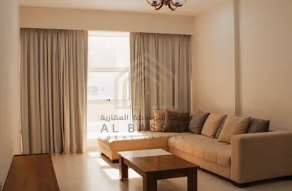 صورة لـ غرفة المعيشة شقة - 2 غرف نوم - 2 حمامات للايجار في المنتزه - الدوحة ، صورة رقم 1