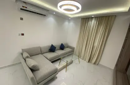 شقة - 2 غرف نوم - 2 حمامات للايجار في أم غويلينا - الدوحة