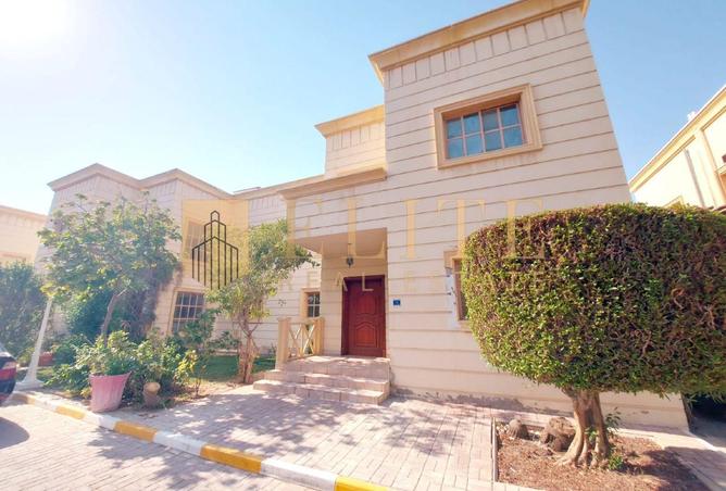 932989 - Property Image 2