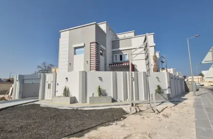 Villa - 5 Bedrooms - 5 Bathrooms for sale in Al Khor Community - Al Khor