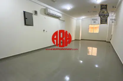 Apartment - 2 Bedrooms - 1 Bathroom for rent in Al Thani Commercial building - Musheireb - Musheireb - Doha