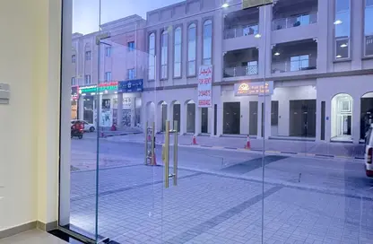 محل تجاري - استوديو - 1 حمام للايجار في الدحيل - الدحيل - الدوحة