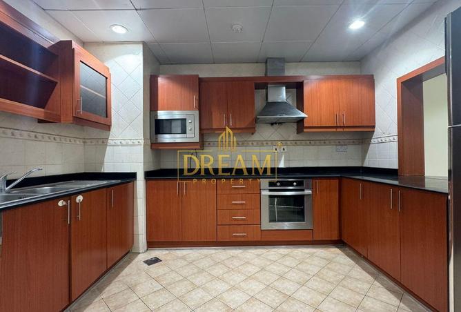 967627 - Property Image 2