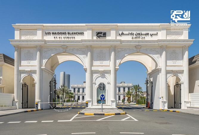 Apartment - 3 Bedrooms - 2 Bathrooms for rent in Les Maisons Blanches - Lusail