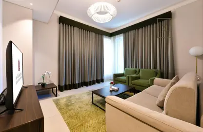 Living Room image for: Apartment - 1 Bedroom - 2 Bathrooms for rent in Viva West - Viva Bahriyah - The Pearl Island - Doha, Image 1