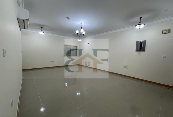 943065 - Property Image 2